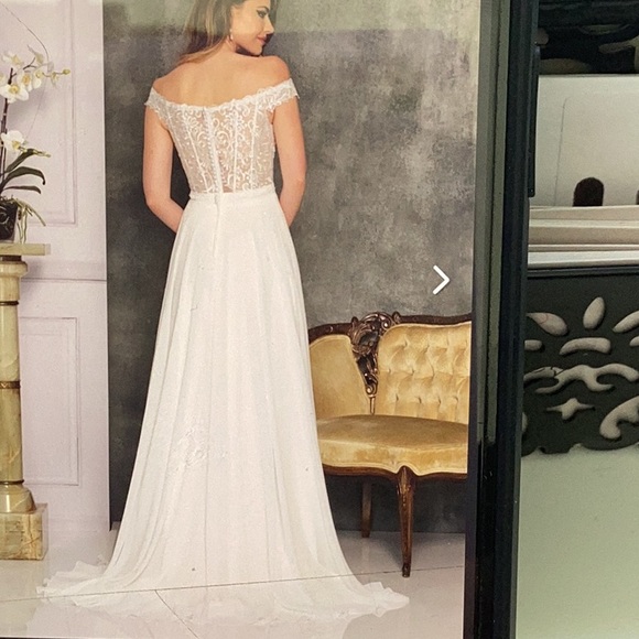 Dave and Johnny 10462 ivory bridal dress, size 8 - Picture 3 of 3